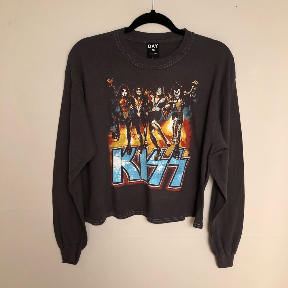 Day Kiss Oversized Long Sleeve Graphic Band Tee MD - Picture 5 of 9